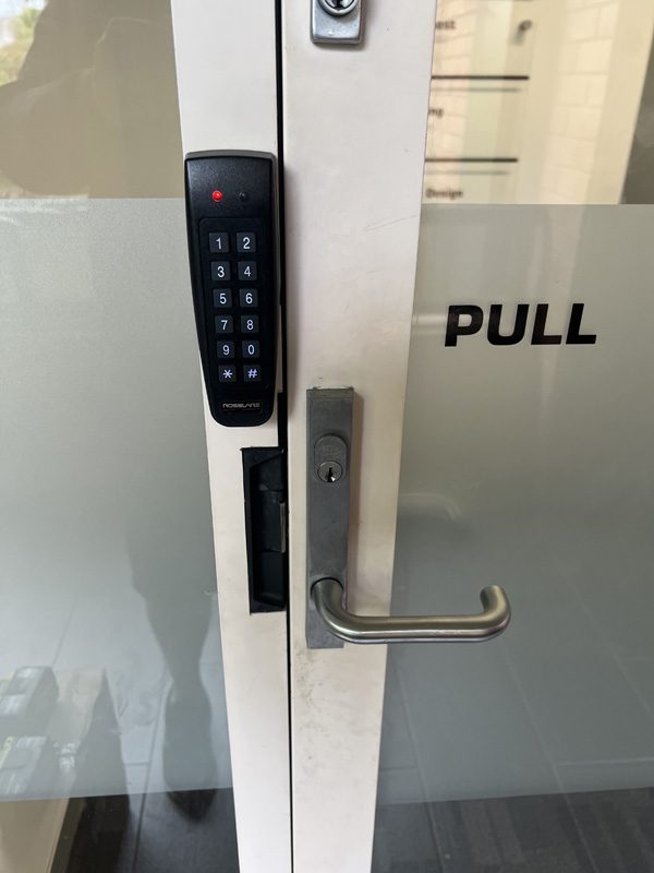 Door lock and key pad